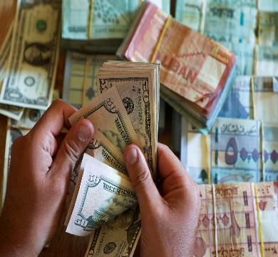 سعر الليرة اللبنانية تستقر امام الدولار ويسجل 15 الف ليرة